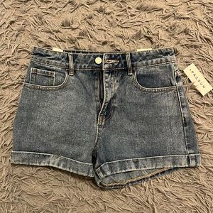 Pacsun mom shorts no rips size 25